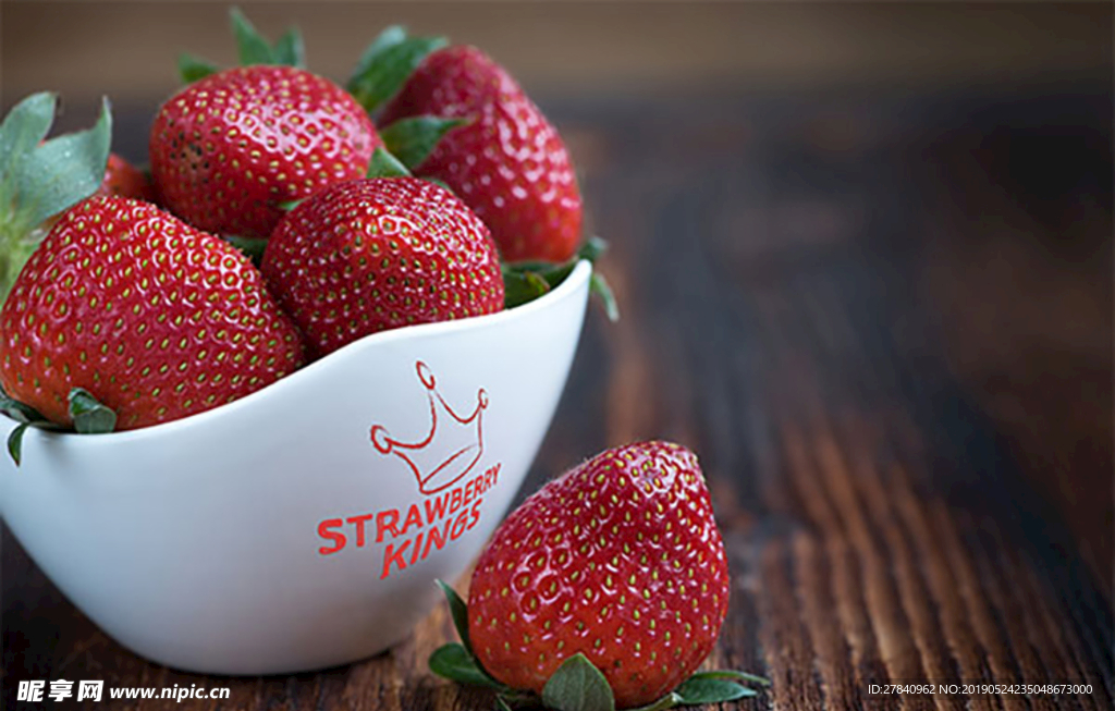 草莓碗LOGO样机