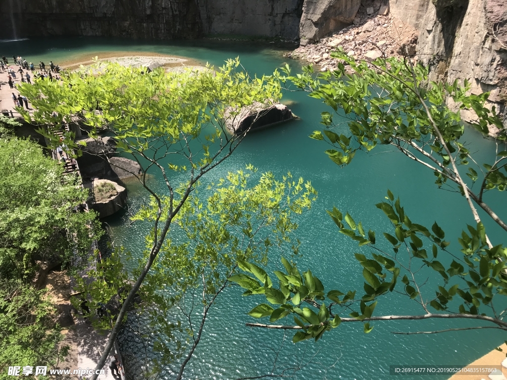 河流