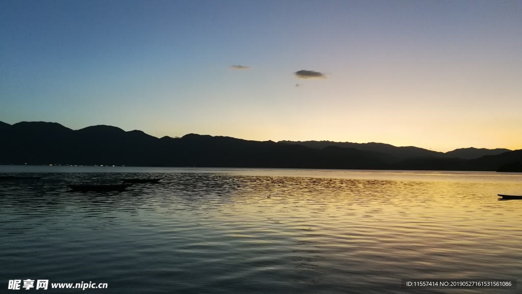 泸沽湖日落