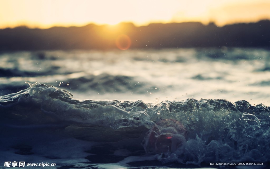 海水浪花