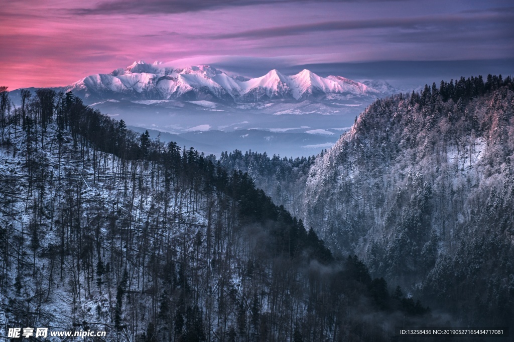 崇山峻岭