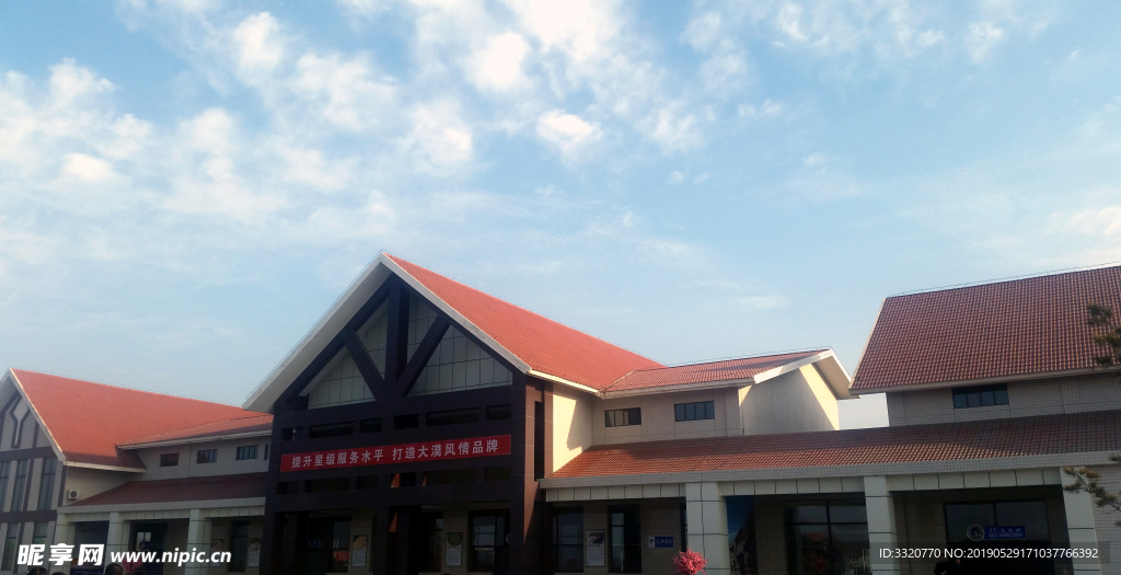 蓝天  白云  房子  建筑物
