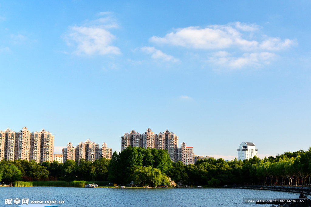 世纪公园湖畔风景