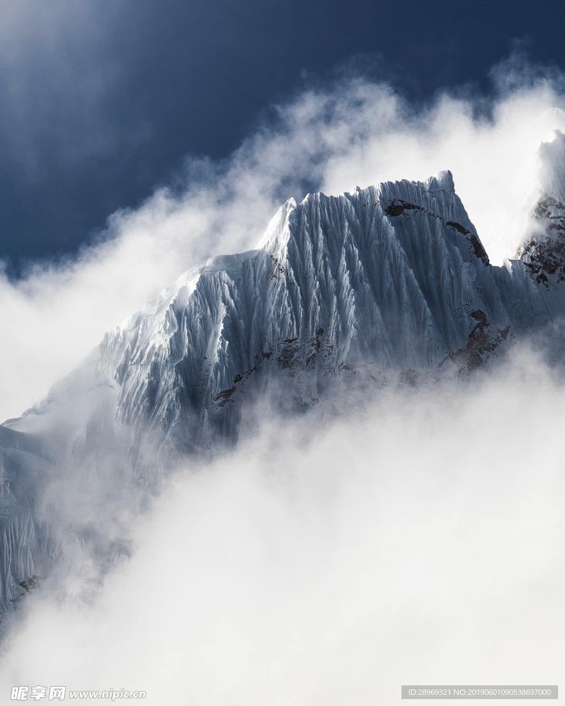 雪山峰顶