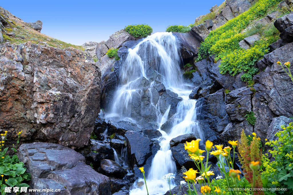 山 水