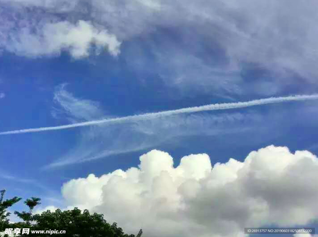天空白云
