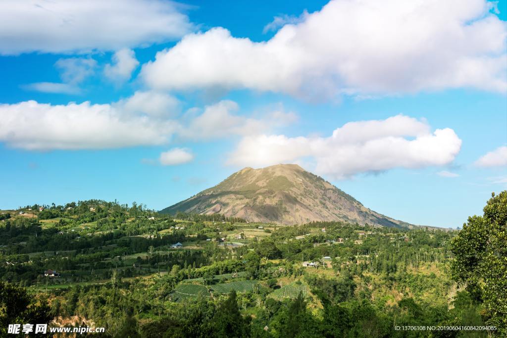 绿色火山