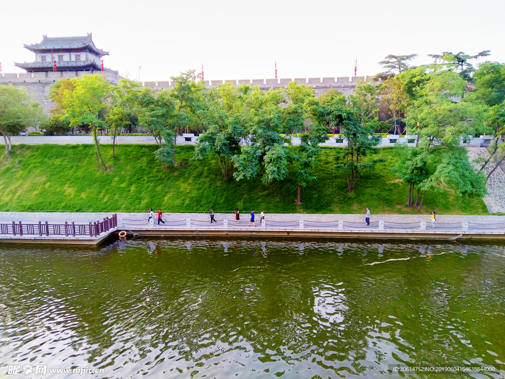 护城河美景