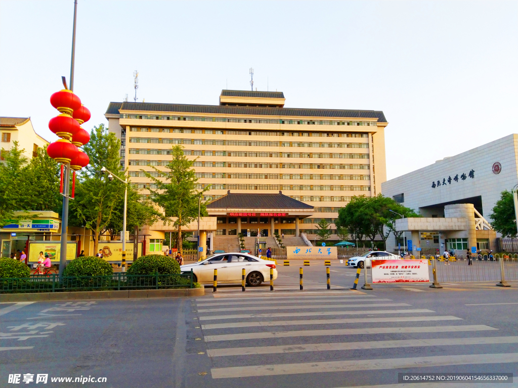 日暮下的城市风景