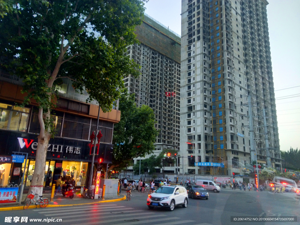 日暮下的城市风景