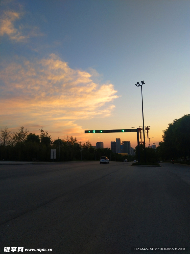 日暮下的城市美景