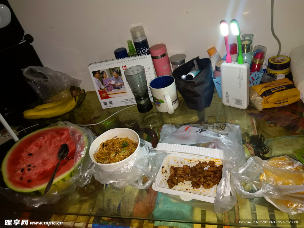 桌子上的美食
