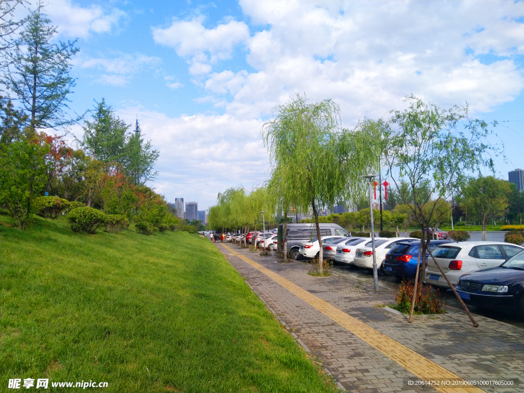 蓝天下的城市美景