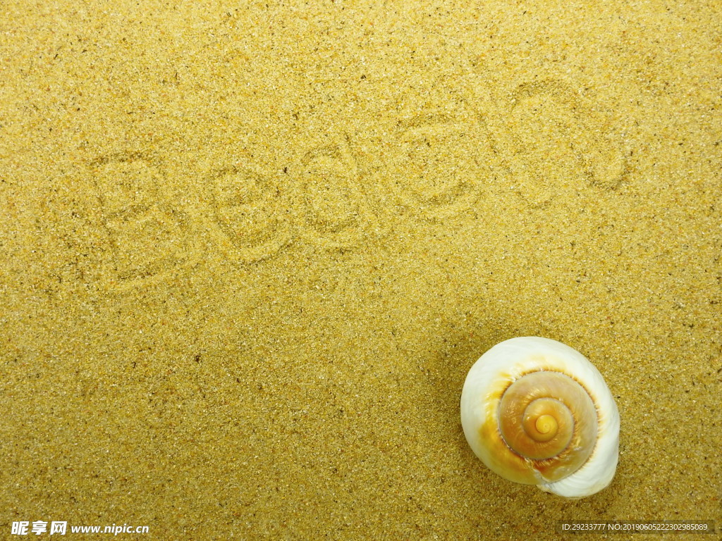 黄色沙滩背景
