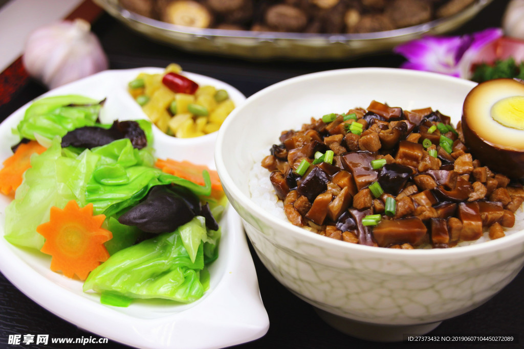 香菇肉酱盖饭