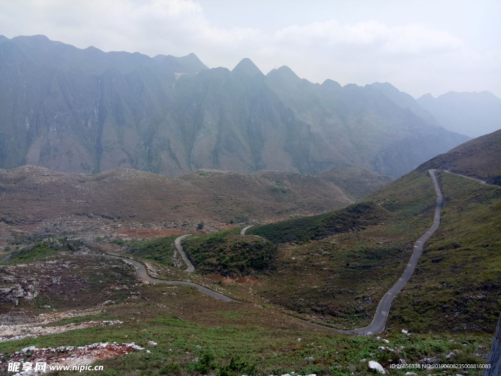 万峰 山路