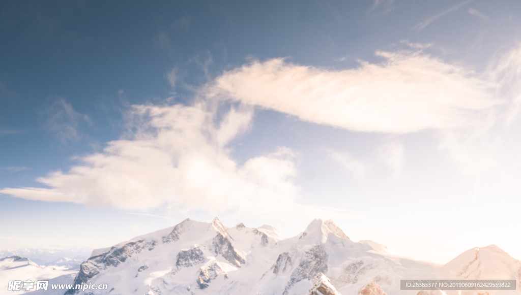 雪山天空