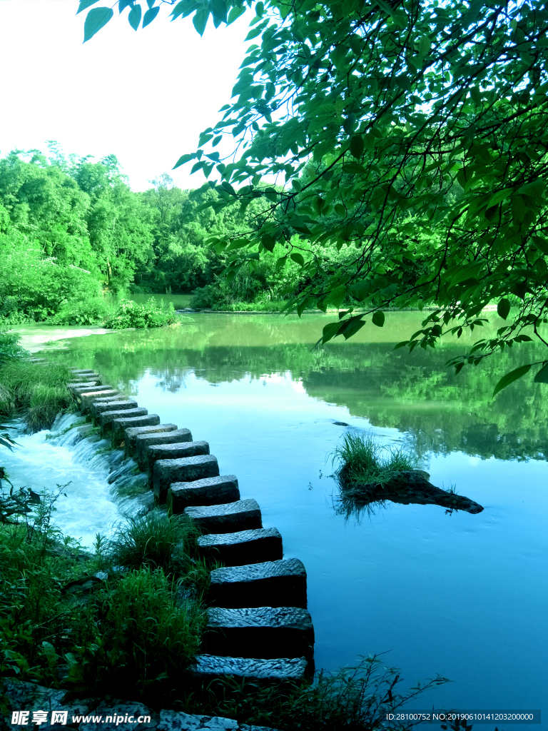 水中石道