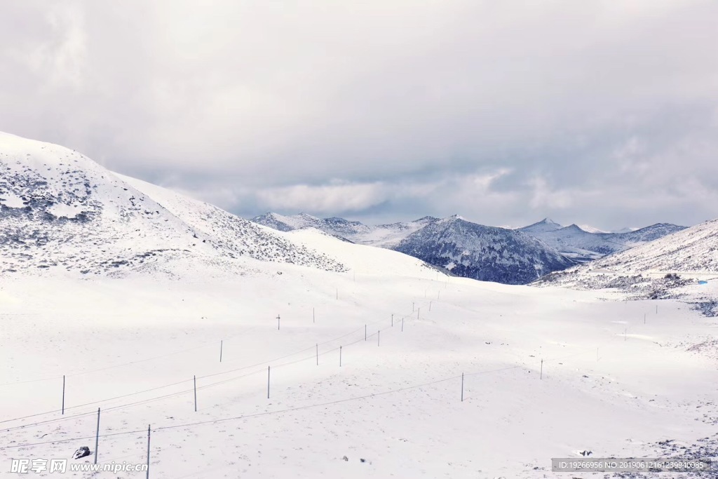 蓝天白云 雪山风景  藏区风景