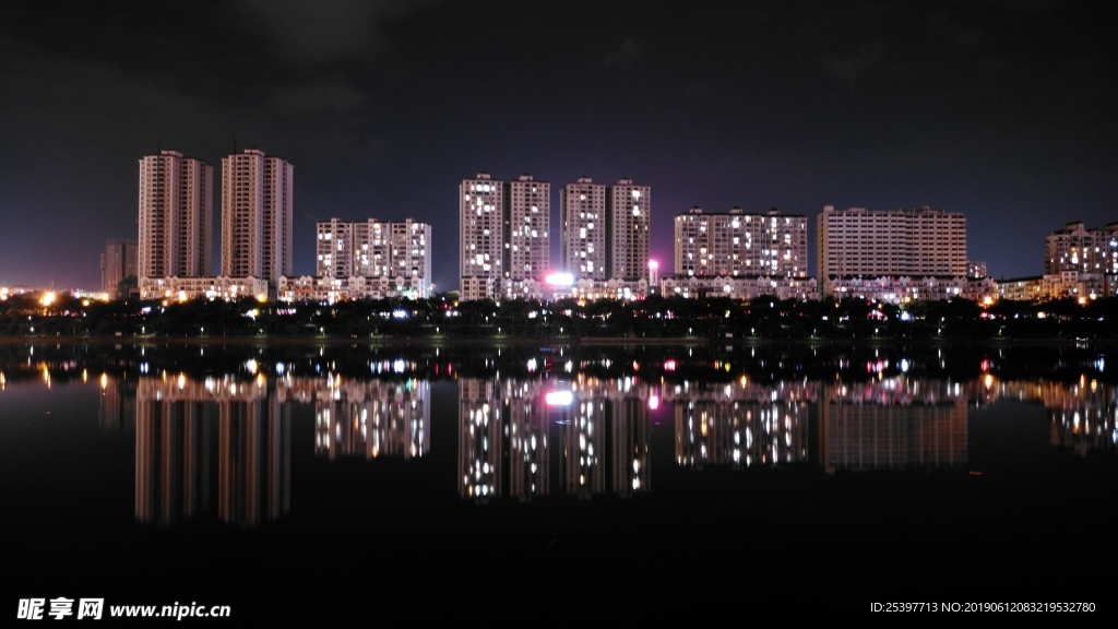 百色江滨路夜景