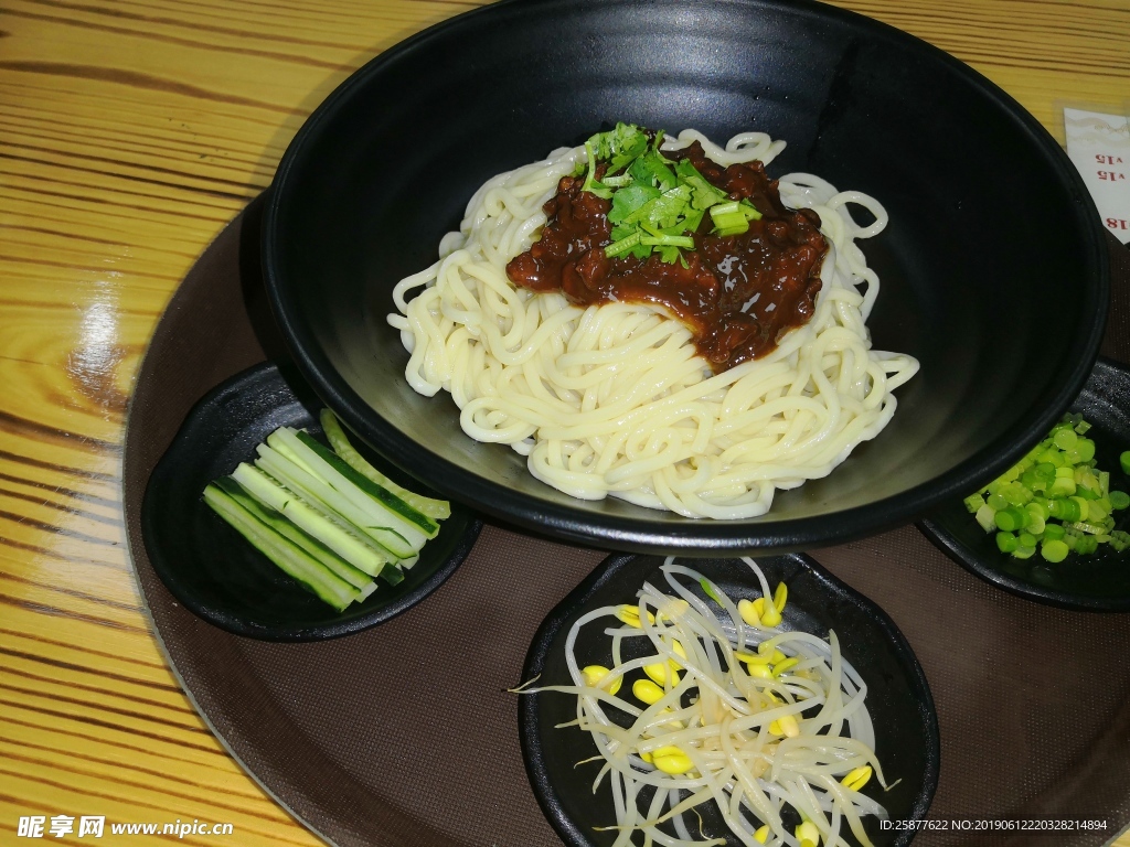 杂酱面摄影图__传统美食_餐饮美食_摄影图库_昵图网nipic.com