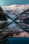 湖泊雪山