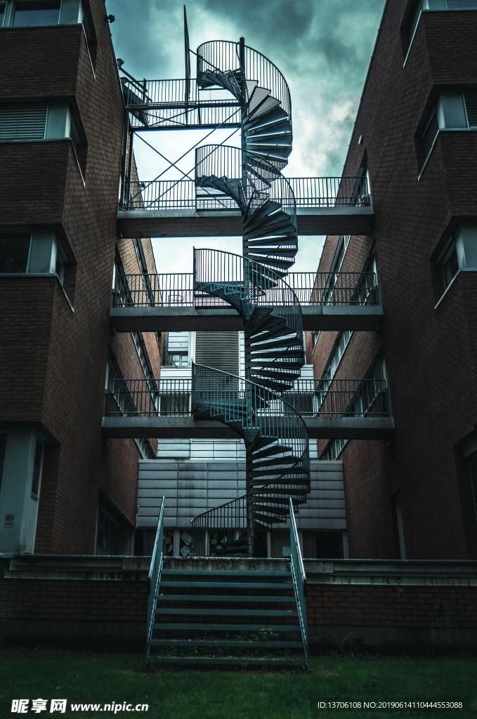 建筑旋转楼梯
