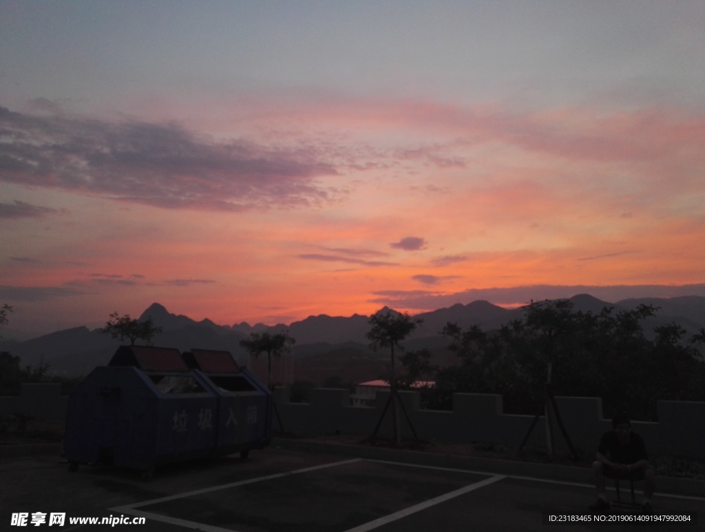 晚霞  霞光  山  夕阳