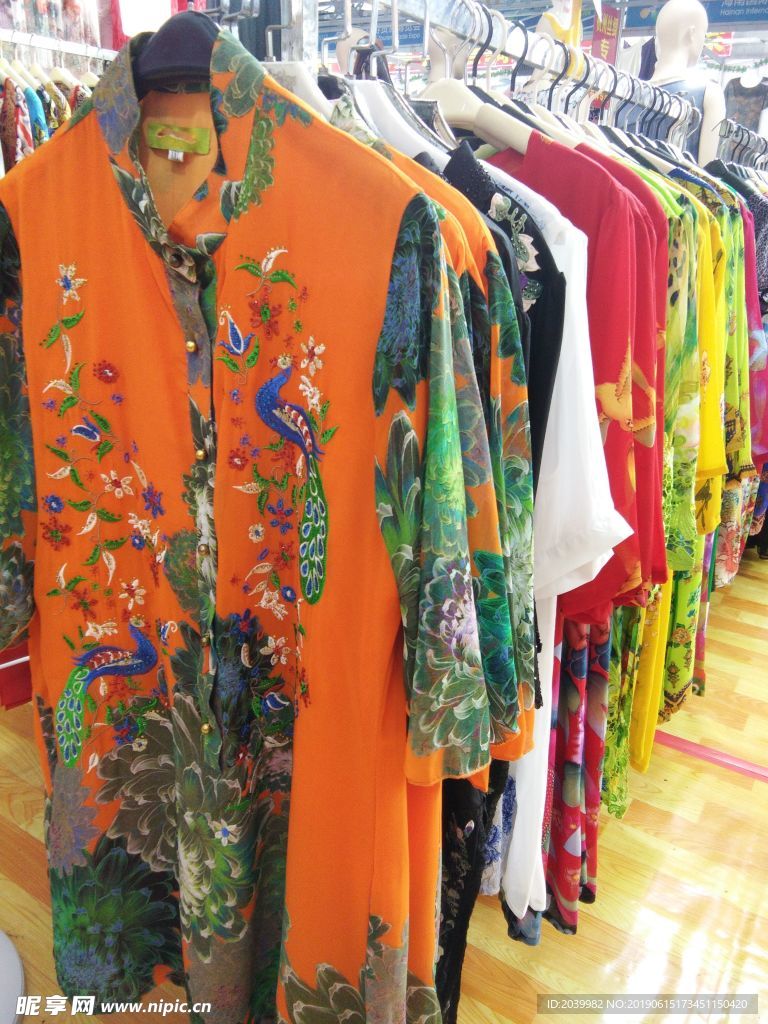 丝绸服装