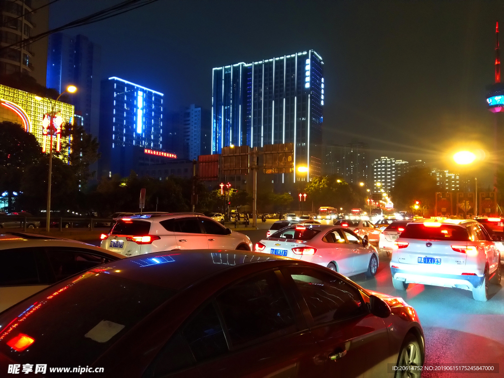 拥堵的城市道路