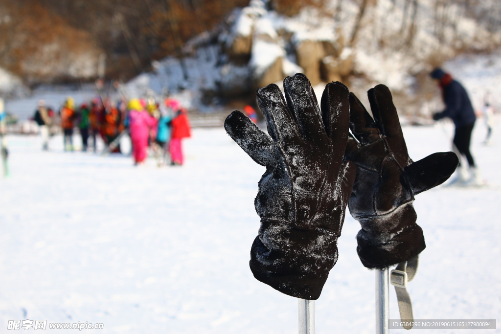 滑雪与手套