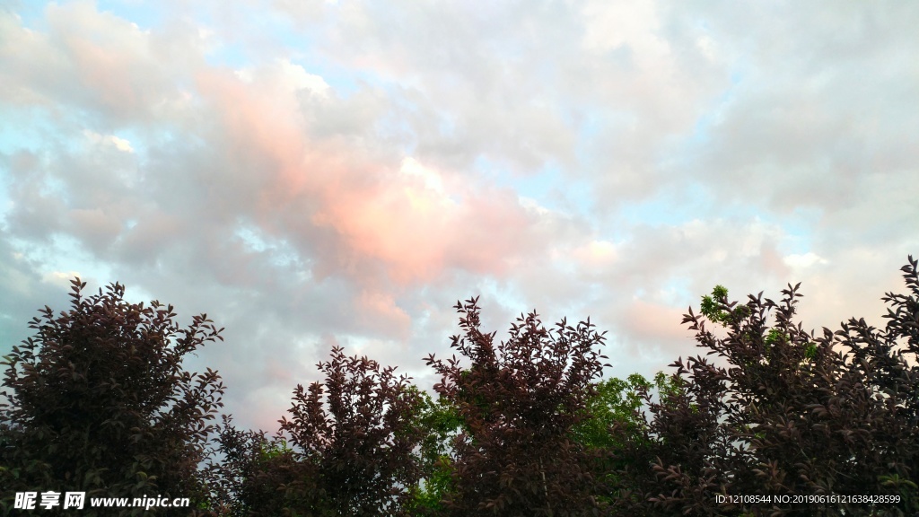 彩色的云