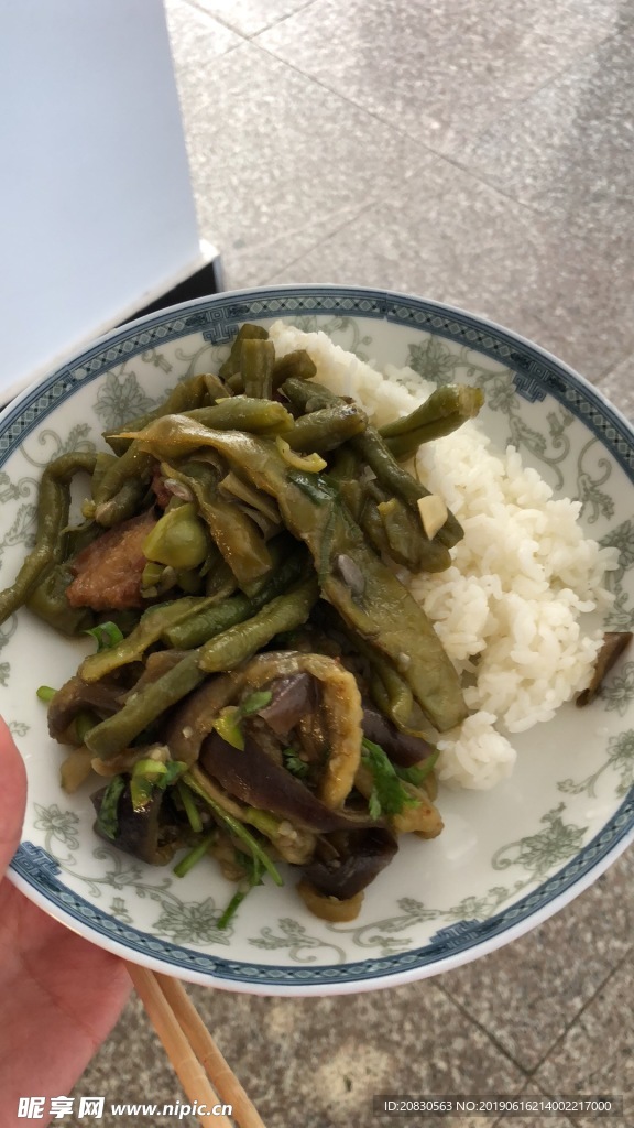 豆角盖饭
