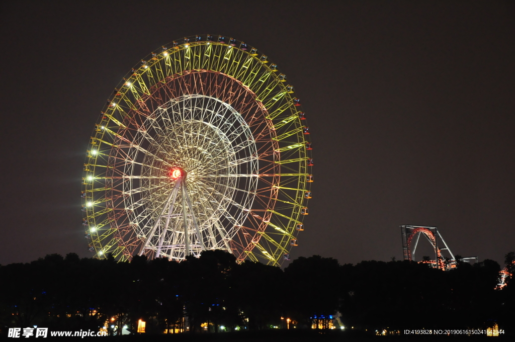 苏州金鸡湖摩天轮夜景