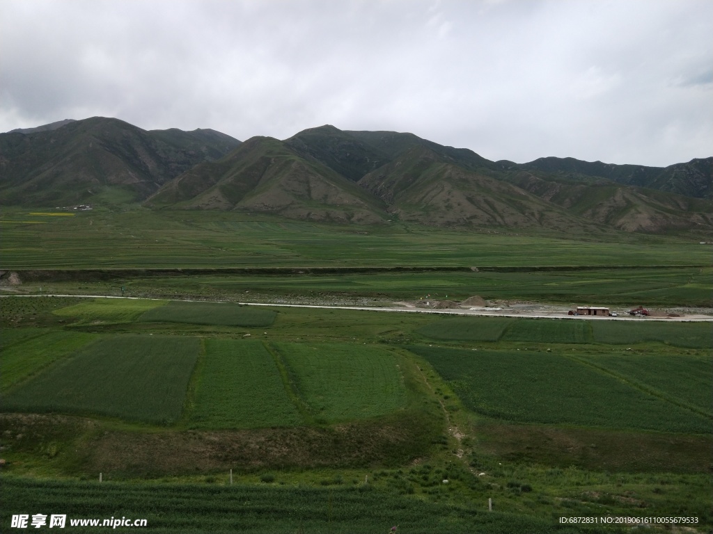 自然景观 蓝天白云 绿色草原