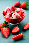 糕点冰淇淋草莓球碗食物