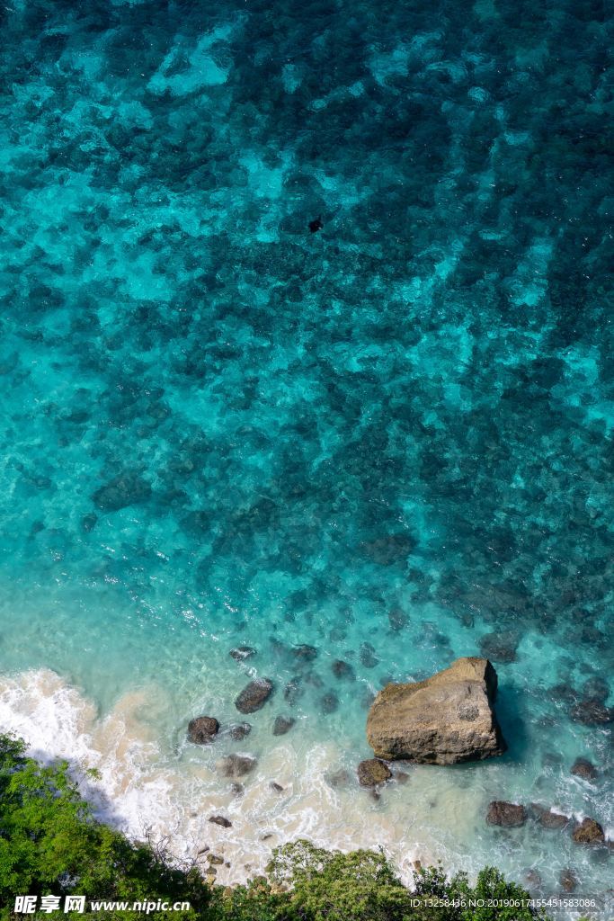 蔚蓝海水