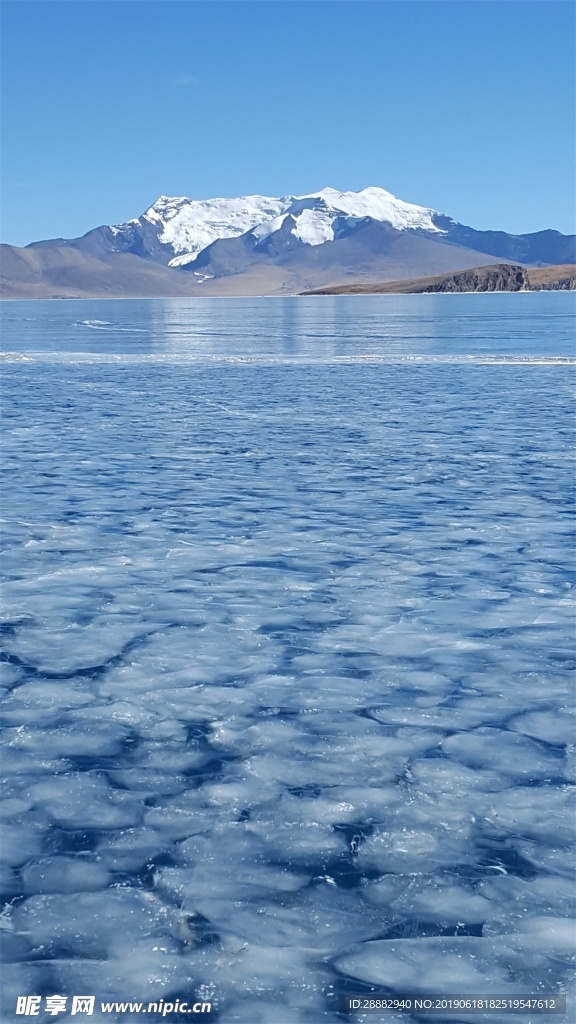 雪山下的蓝冰