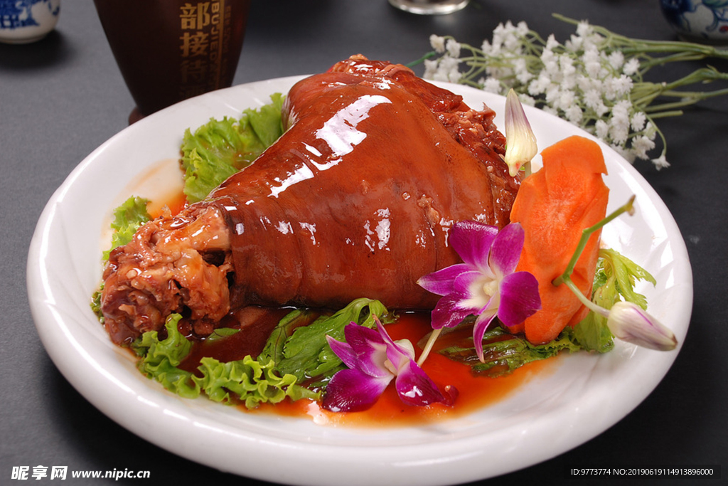 老汤呼肘子 美食 经典美食