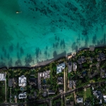 俯拍海岸