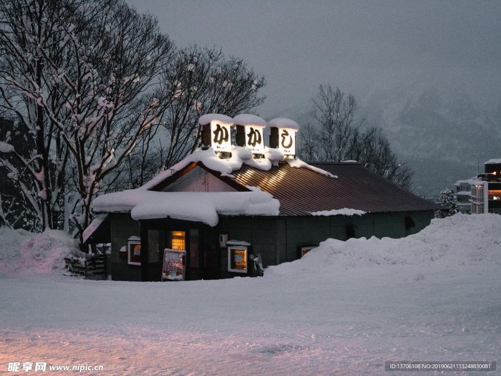 雪原夜晚