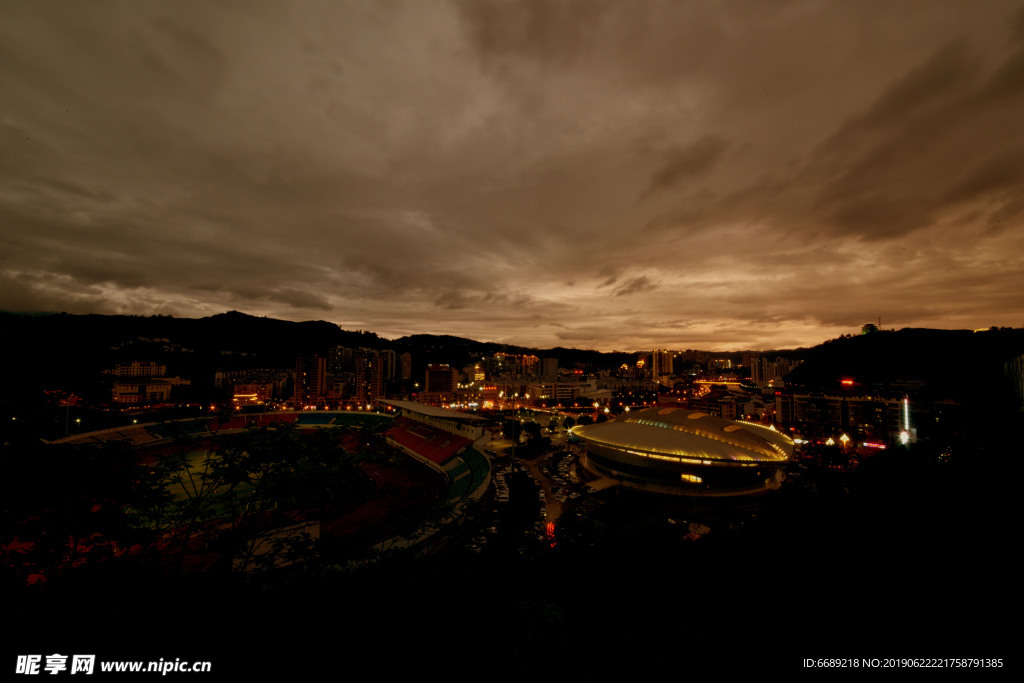 石柱夜景