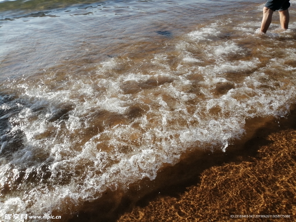 海浪沙滩