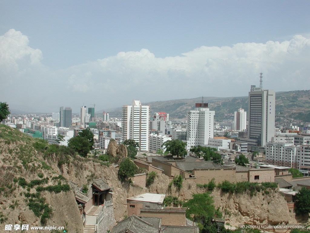 山中的城市