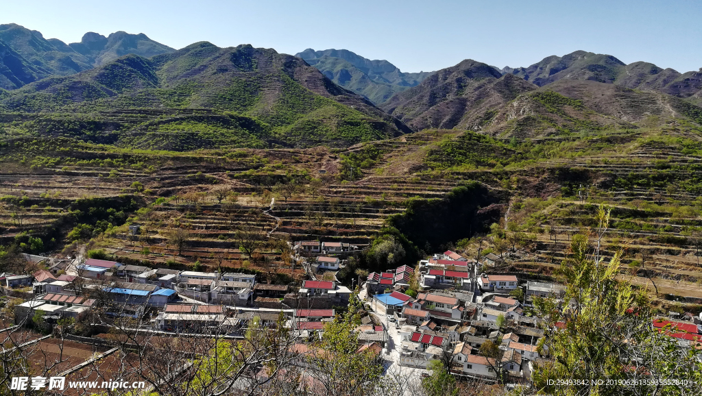 宁静山村