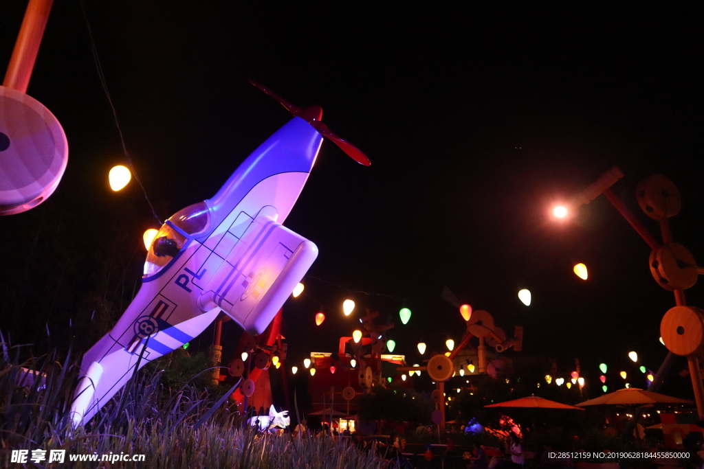 上海迪士尼飞机夜景灯光梦幻