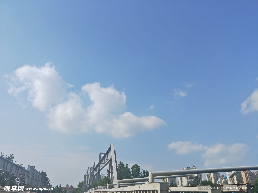 蓝天白云
