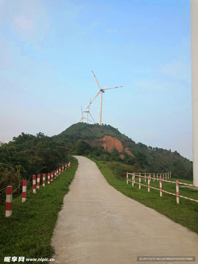 山顶的风车