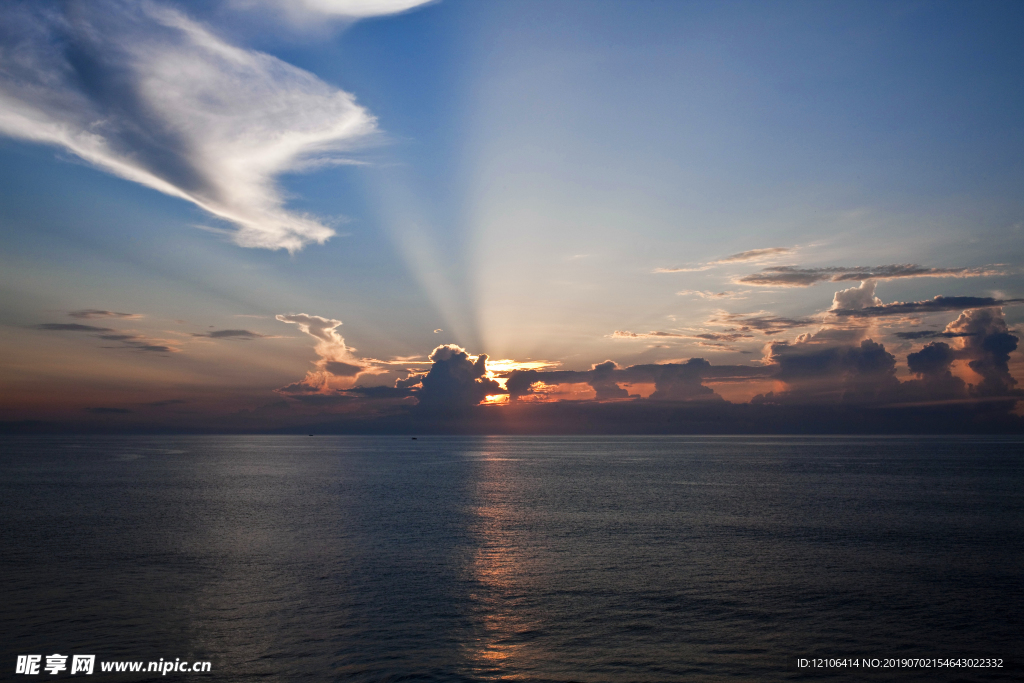 海上日出