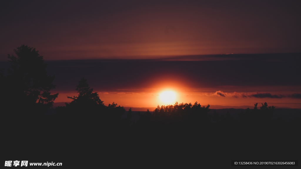 草原夕阳